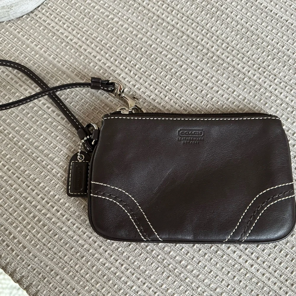 Coach leather wristlet - Picture 2 of 3